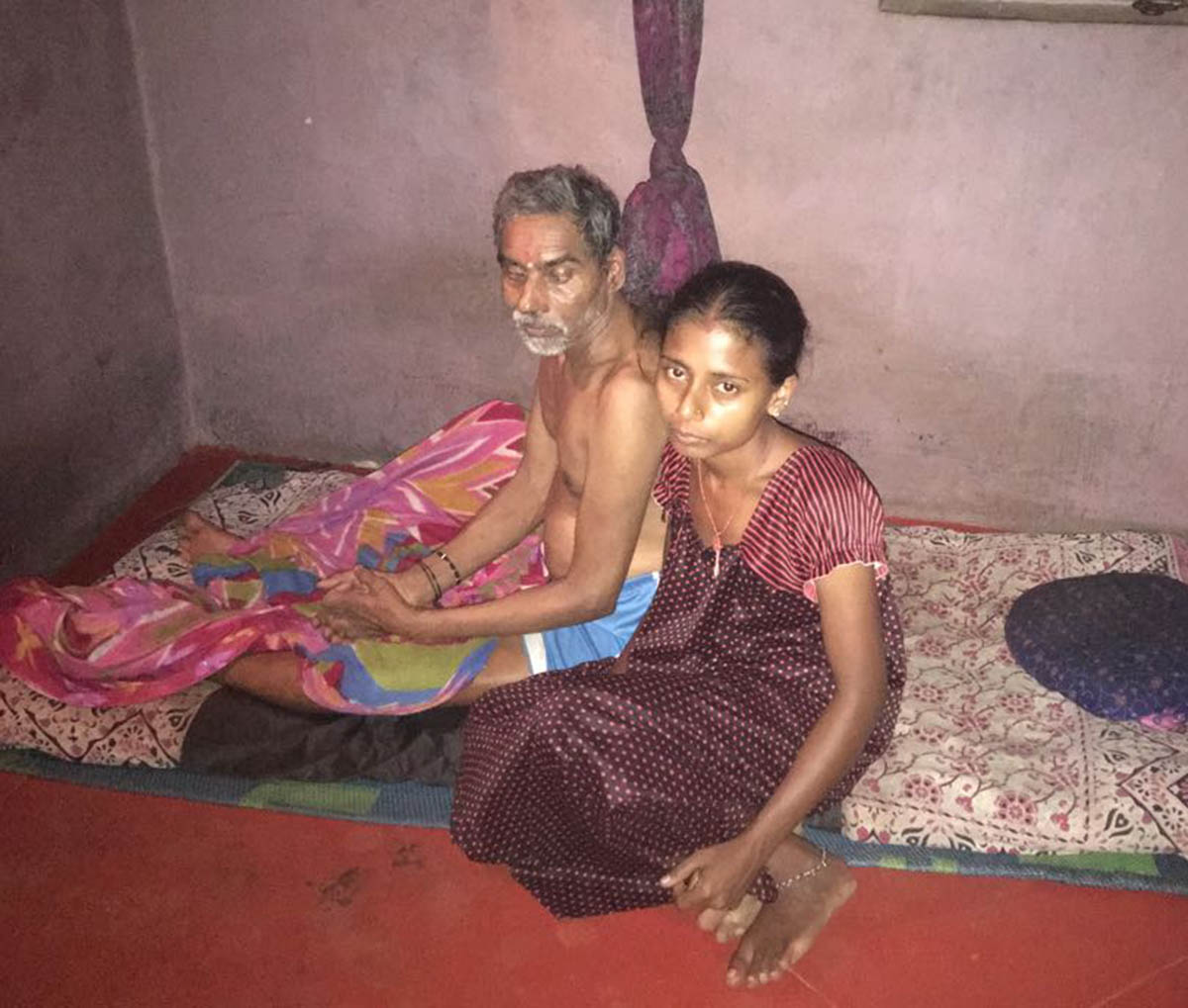 ಹಾಸಿಗೆ ಹಿಡಿದ ಅಪ್ಪ,ಅಮ್ಮ; ಕುಟುಂಬದ ಹೊಣೆ ಹೊತ್ತ ಪುತ್ರಿ